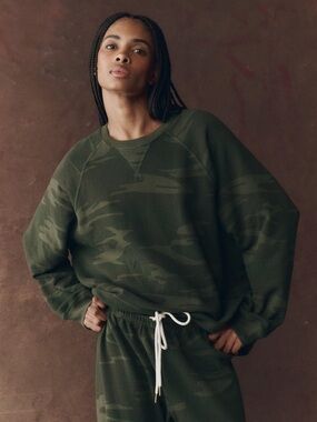 THE GREAT. Slouch Sweatshirt in Forest Camo, size 1